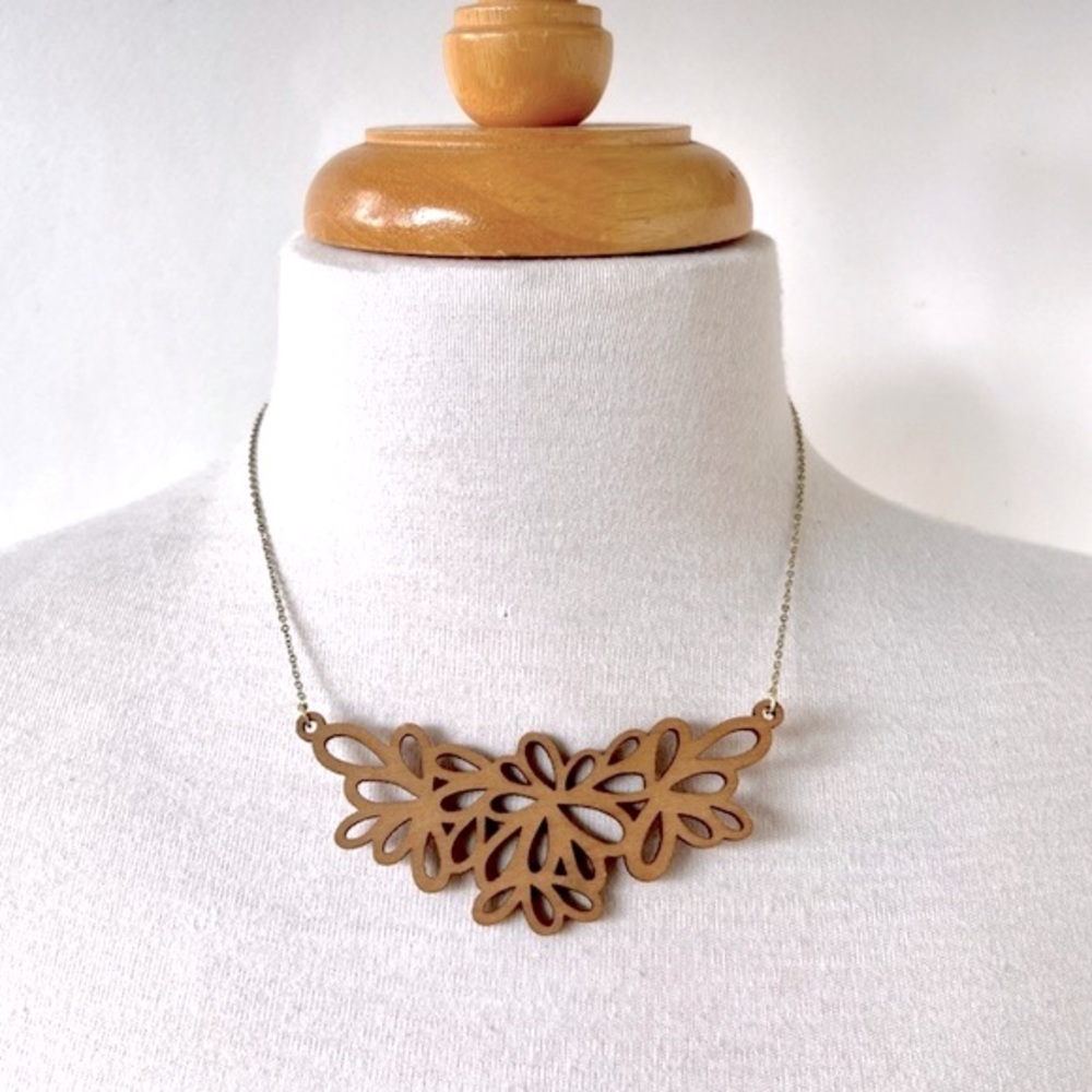 VINTAGE Wooden Laser Cut Floral Bib Statement Necklace